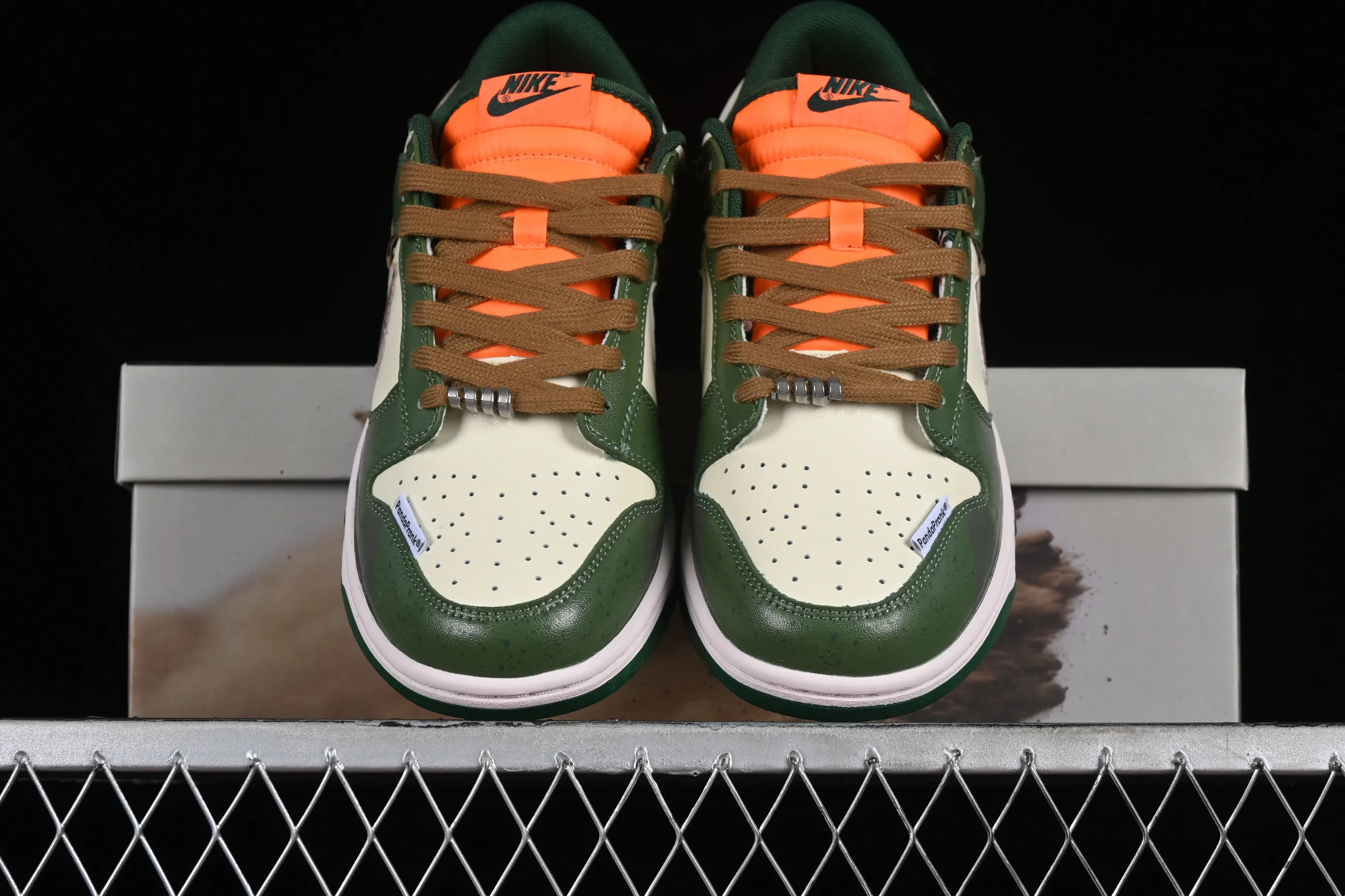 All Categories Nk SB Dunk Series Nk SB Dunk Low Low-top Sneakers Nk Dunk Low Panda Prank-Street Racing Lightyear Distressed SB Strappy Low-top Casual Sneakers DD1391-300